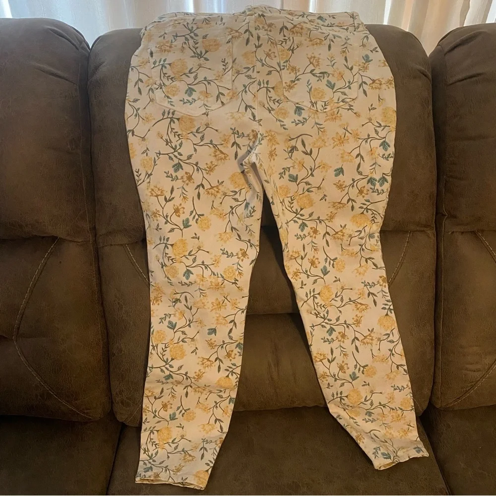 Flower pants - Picture 2 of 6